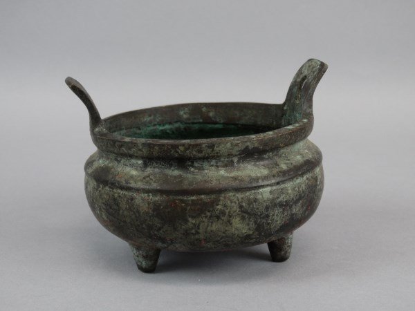 Chinese Bronze Incense Burner: Chinese Bronze Incense Burner Size : 4.5" Dia.