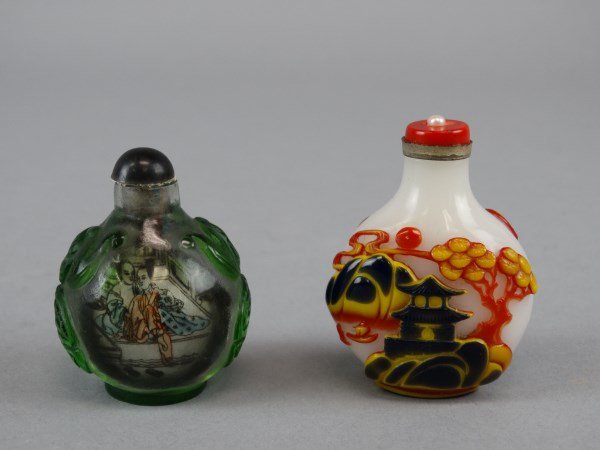 Lot of 2 Peking Glass Snuff Bottles (1 of 3)