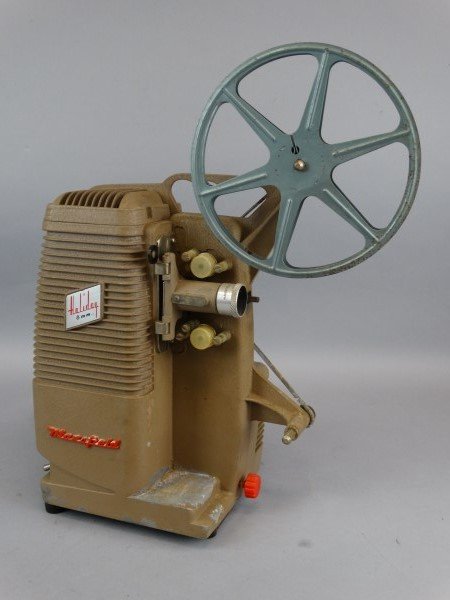 Vintage Mansfield Holiday 8 mm. Movie Projector: Vintage Mansfield Holiday 8 mm. Movie Projector Size : 16" T