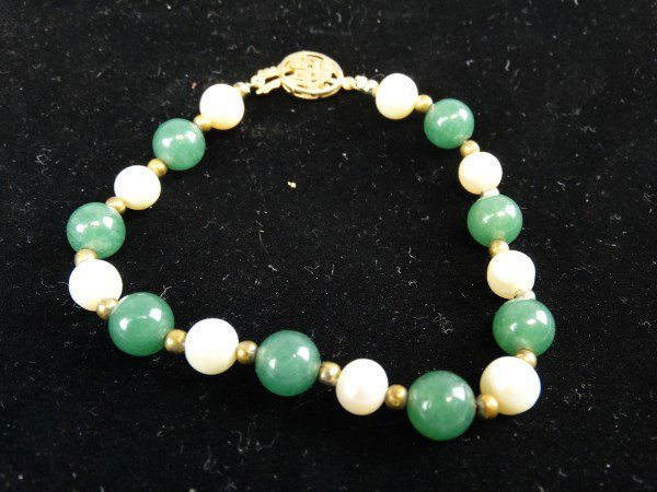 Jade & Pearl Bracelet (1 of 2)