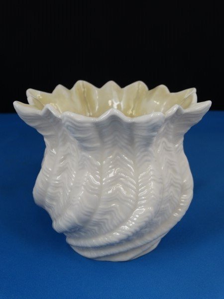 Belleek Shell Swirl Vase (1 of 4)