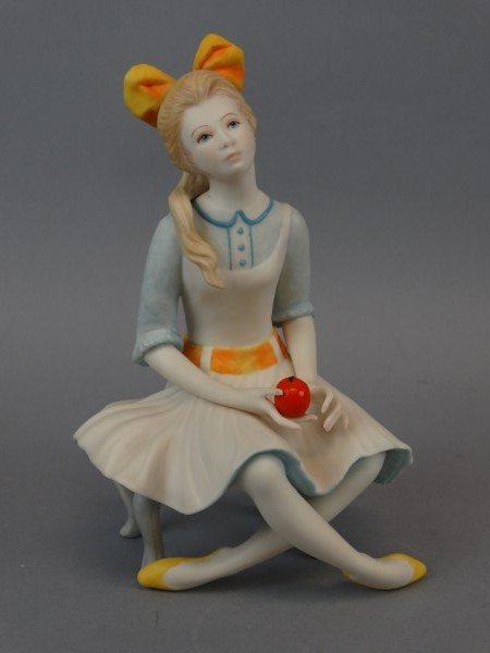 Cybis Porcelain Figurine: Cybis Porcelain Figurine Size : 7" T