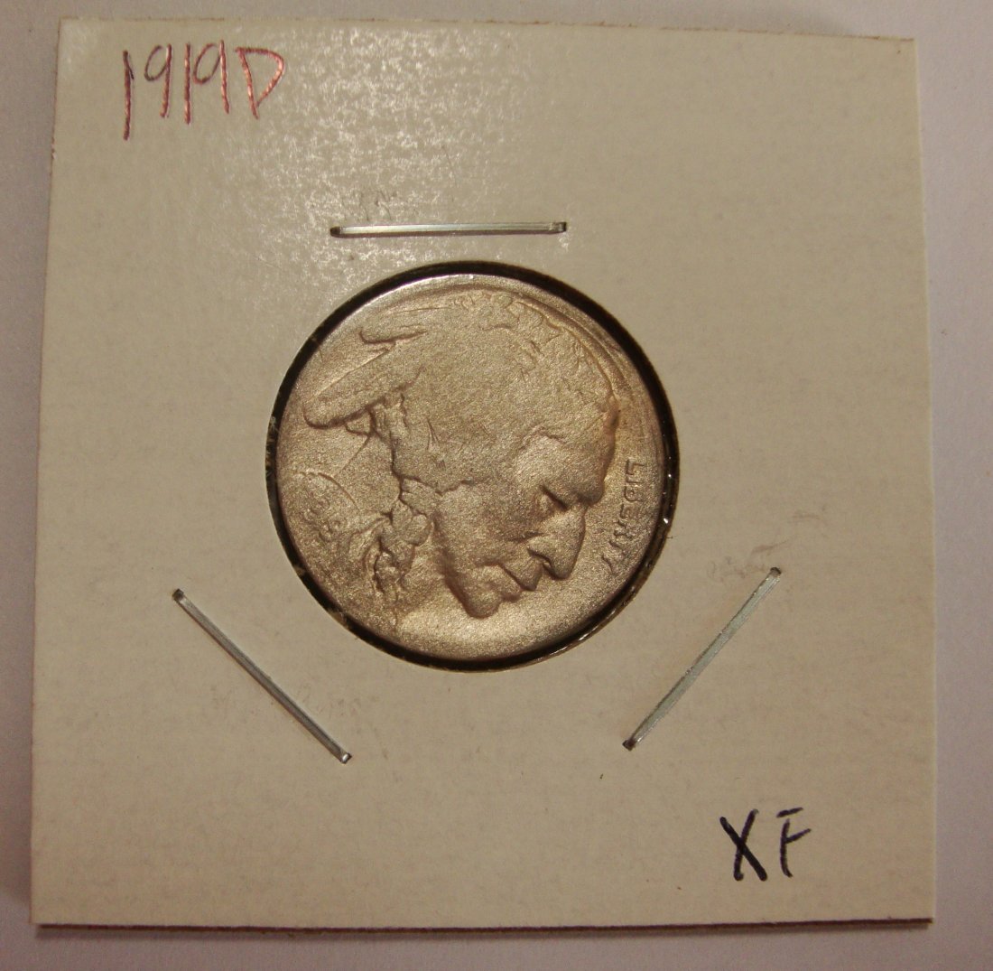 1919 D  Buffalo Nickel 5c XF (1 of 2)