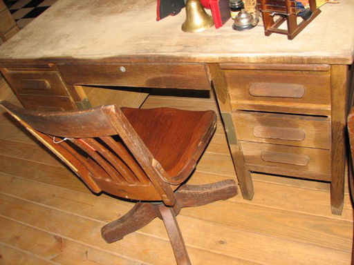 1612 Antique Wooden Teacher S Desk With Swivel Chair Nov 25