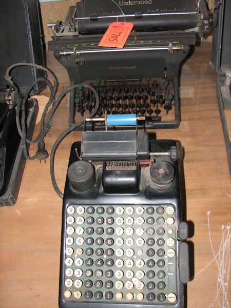 UNDERWOOD ANTIQUE TYPEWRITER, BURROUGHS ADDING MA: UNDERWOOD ANTIQUE TYPEWRITER, BURROUGHS ADDING MACHINE