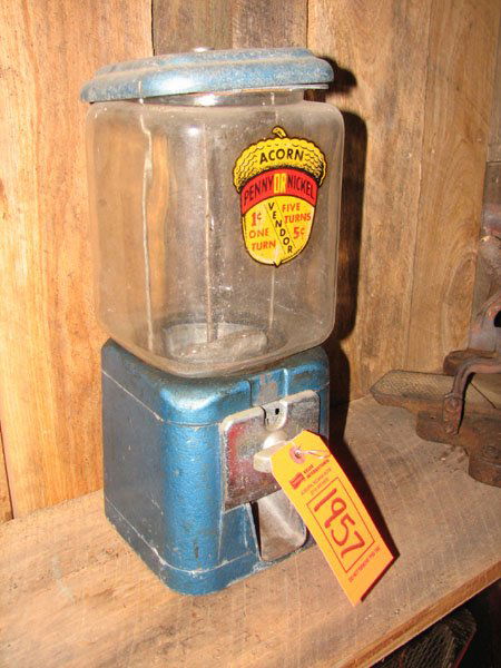 ANTIQUE BUBBLE GUM MACHINE BY ACORN: ANTIQUE BUBBLE GUM MACHINE BY ACORN