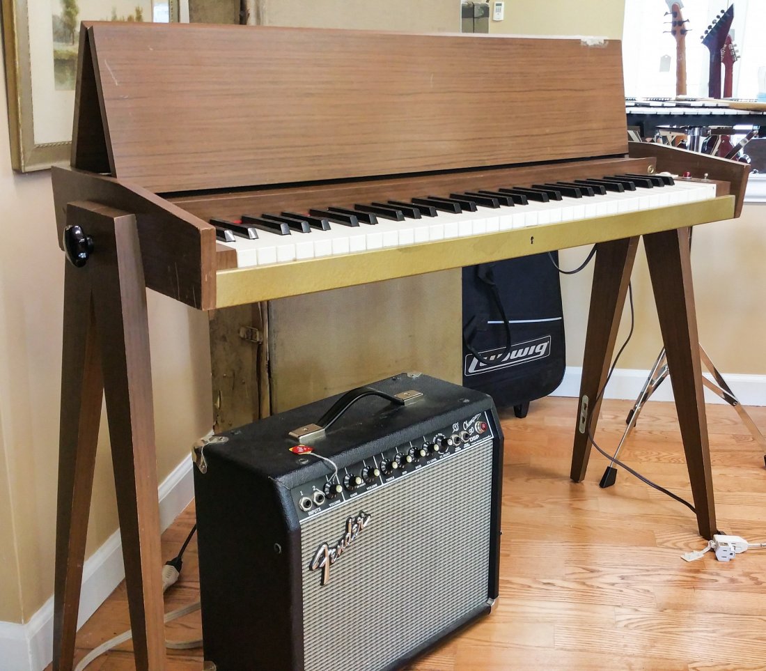 HOHNER CEMBALET N VINTAGE CLAVINET KEYBOARD: HOHNER CEMBALET N VINTAGE CLAVINET PIANET KEYBOARD ANALOG ELECTRIC PIANO This is a non-working unit. It does power up but will require “Pluckers” which run about $69 from what our research shows. 
