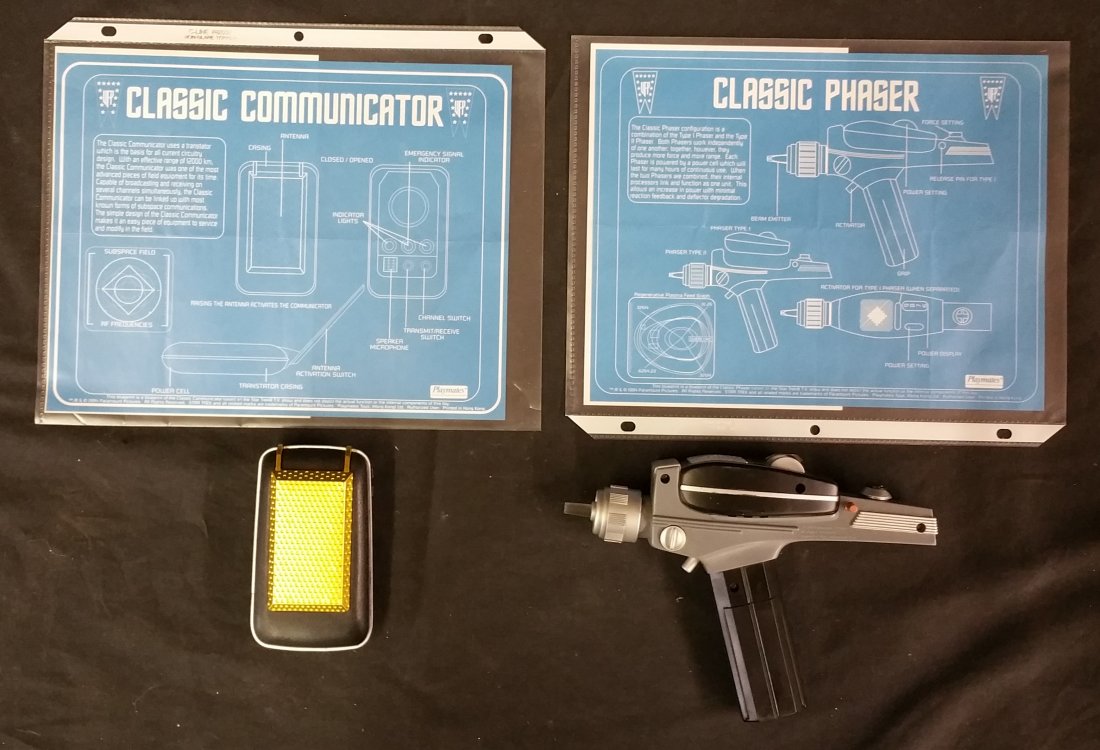 STAR TREK CLASSIC COMMUNICATOR & PHASER (1 of 5)