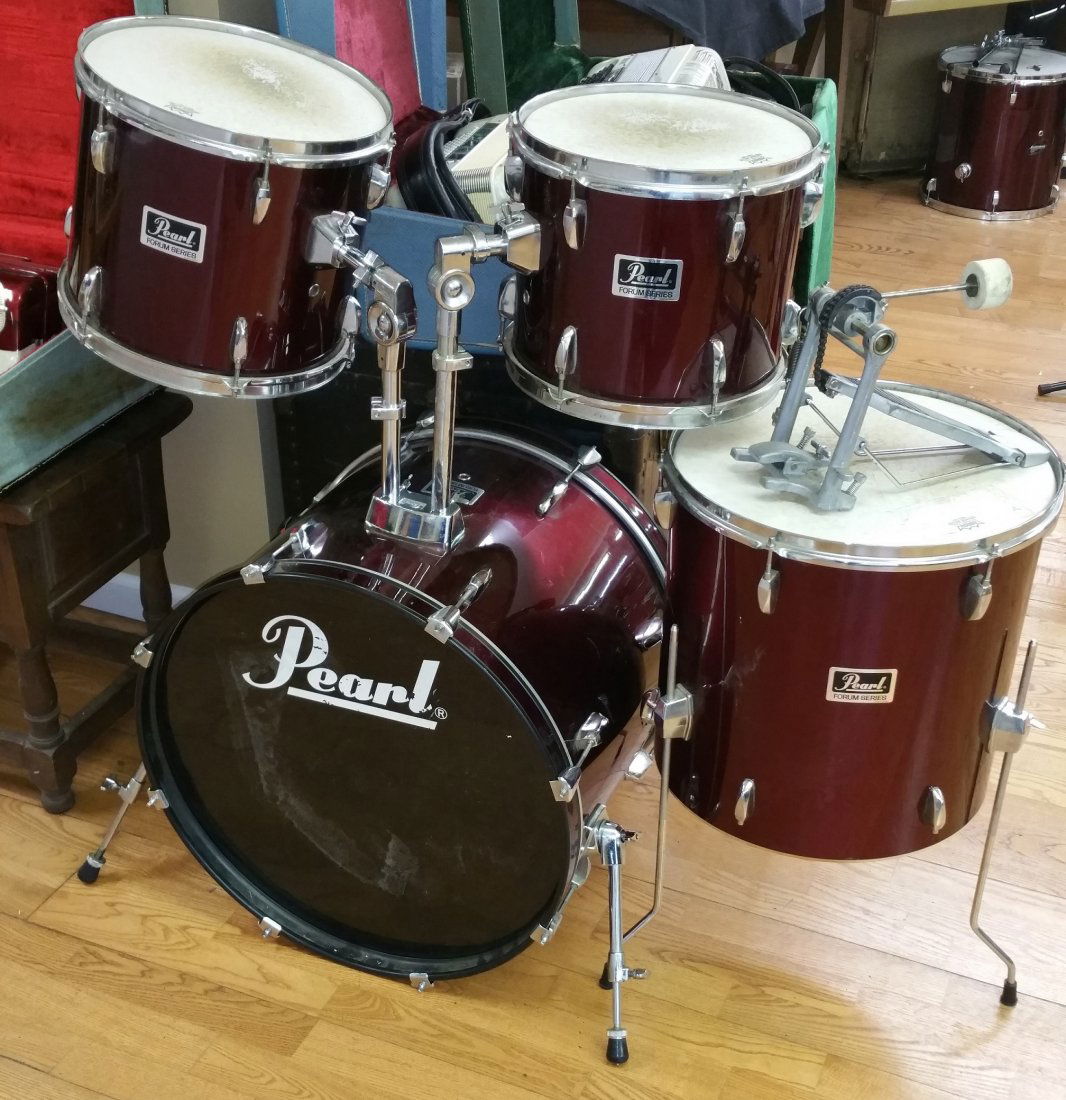 PEARL FORUM DRUM SET (1 of 2)