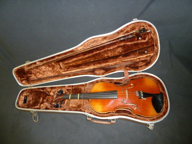 Violin with Case  - William Zeswitz Model 26 No. 78471 (1 of 7)