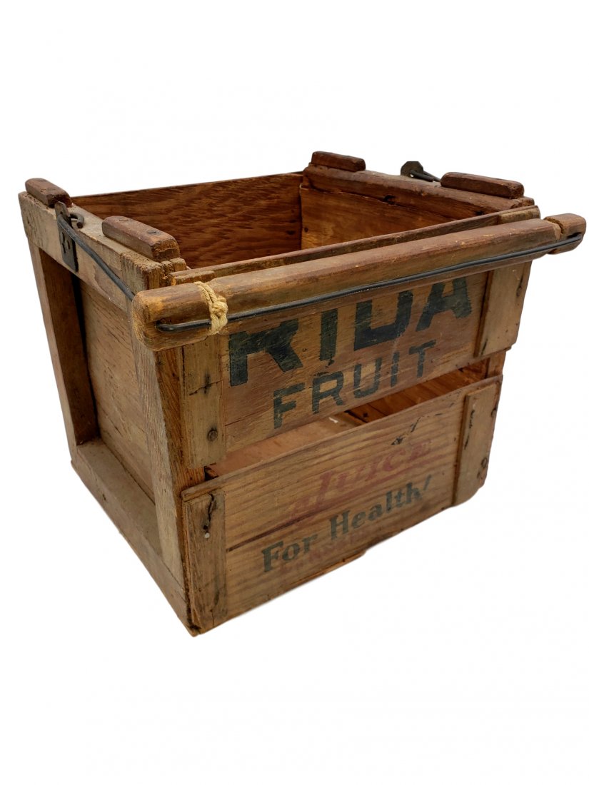 Vintage Florida Citrus Fruit Crate: Vintage Florida Citrus Fruit Crate with wood grip handle. Functional Vintage Advertising. Worn smooth on handle surfaces, square picking, and sales crate from Florida Citrus. A heavy patina of age, us