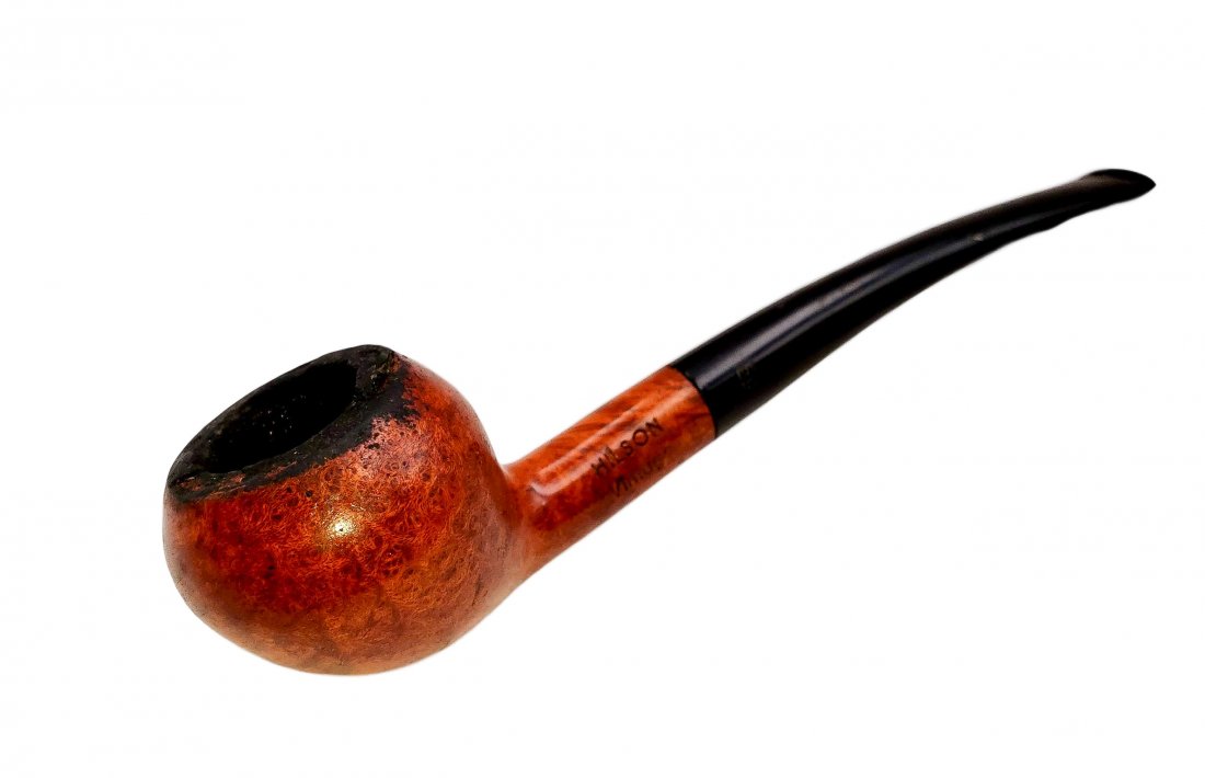 Hilson Vintage Smooth Acorn Bowl Pipe #495: Smooth finish, acorn style with a vulcanite stem. Made in Holland. Provenance The Bruce Cohn Collection. Minimal wear and handling, rim darkening, and light tarring as expected with a much enjoyed use