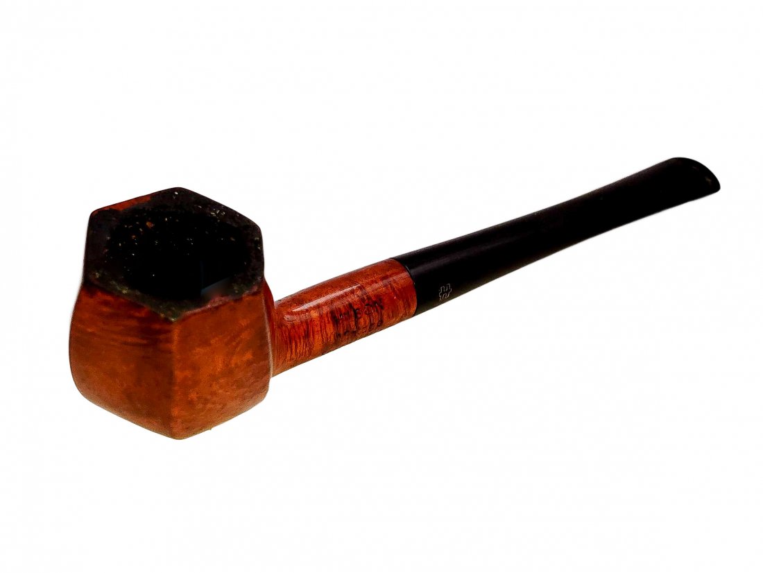 Hilson 420/6 Vintage Special Grain Panel Bowl Pipe: Beautiful briar pipe made with original vintage briar from the former Belgium company Hilson, ebonite mouthpiece, no filterSmooth finish, panel style bowl.Made in Holland. Provenance The Bruce Cohn Co