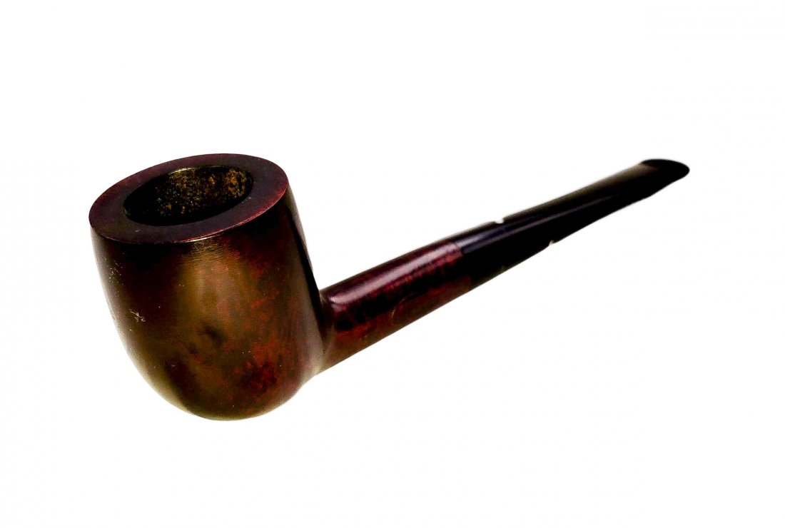 Dunhill White Spot Bruyere #2303 - Estate Pipe: Smooth finish, Billiard style with an ebonite straight stem.Made in England. Provenance The Bruce Cohn Collection. Minimal wear and handling, minor rim darkening as expected with a gently used quality