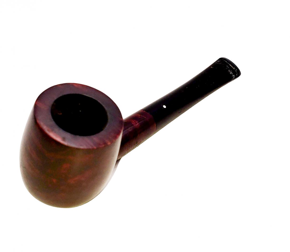 Dunhill White Spot Bruyere Billard Shape #4303: Smooth finish, Billiard style bowl Bruyere pipe with a straight ebonite stem. Made in England. Provenance The Bruce Cohn Collection. Modest wear and handling, moderate rim darkening as expected with a