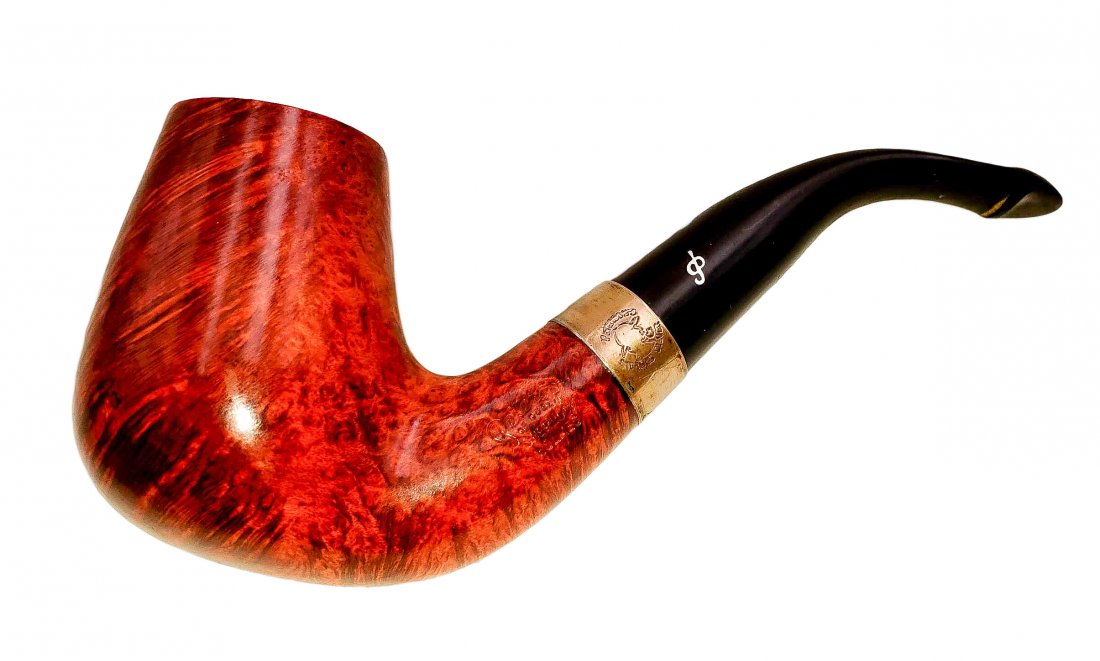 Peterson Sherlock Holmes : Gregson Sterling Band Pipe: Petersons Gregson Style Sterling Banded PipeSmooth finish warm tone briar, bent brandy shape/style bowl with a bent vulcanite stem, sterling silver banded at mount. Made in Ireland. Provenance The Bru