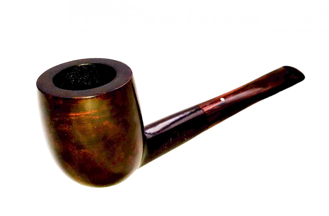 Dunhill White Spot Chestnut Billiard Style #2303 Pipe: Smooth finish, petite straight billiard style bowl, chestnut pipe with a Cumberland stem. Made in England. Provenance The Bruce Cohn Collection. Moderate use, wear, and handling, modest rim, and chamb