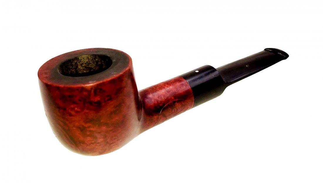 Dunhill White Spot Bruyere Pot Style #3206 Pipe: Smooth finish, pot style bowl, Bruyere pipe with a black vulcanite saddle stem. Made in England. Provenance The Bruce Cohn Collection. Moderate wear and handling with noted rim, and chamber darkening