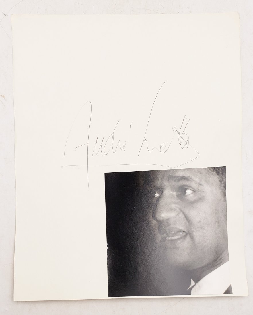 André Watts, 1993: Signed Photo Portrait: B/W photo of André Watts, 1993 by P.Rankin- Smith mounted on art paper /board and signed on the margin by André Watts. The signature is authentic with provenance. Image size : 6 x6 inches. Mount siz