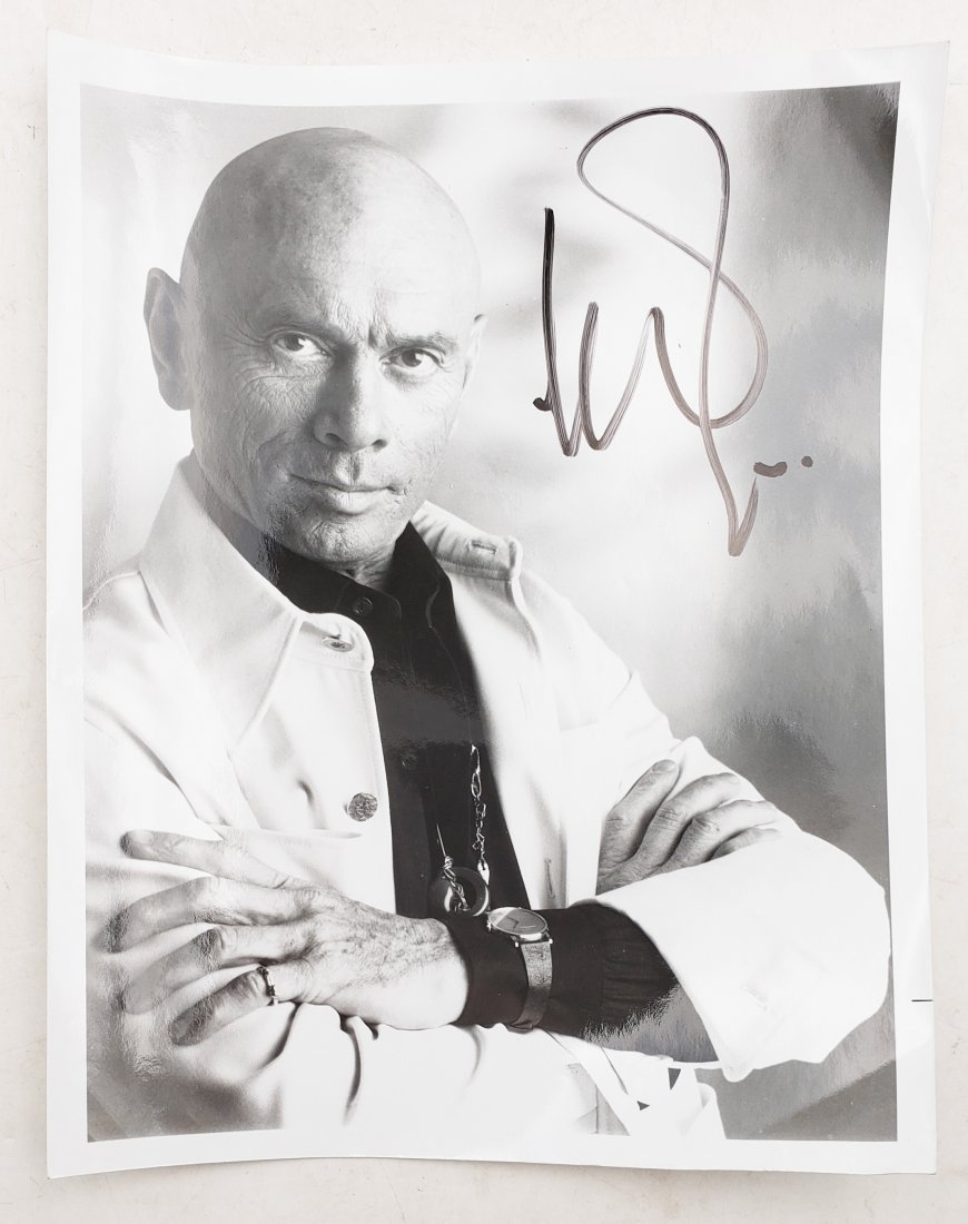 Yul Brenner: Signed Photo Portrait: B/W photo of Yul Brenner from the collection of P.Rankin- Smith, signed on the image by Yul Brenner. The signature is authentic with provenance. Image size : 8 x 10 inches. Please refer to images for 