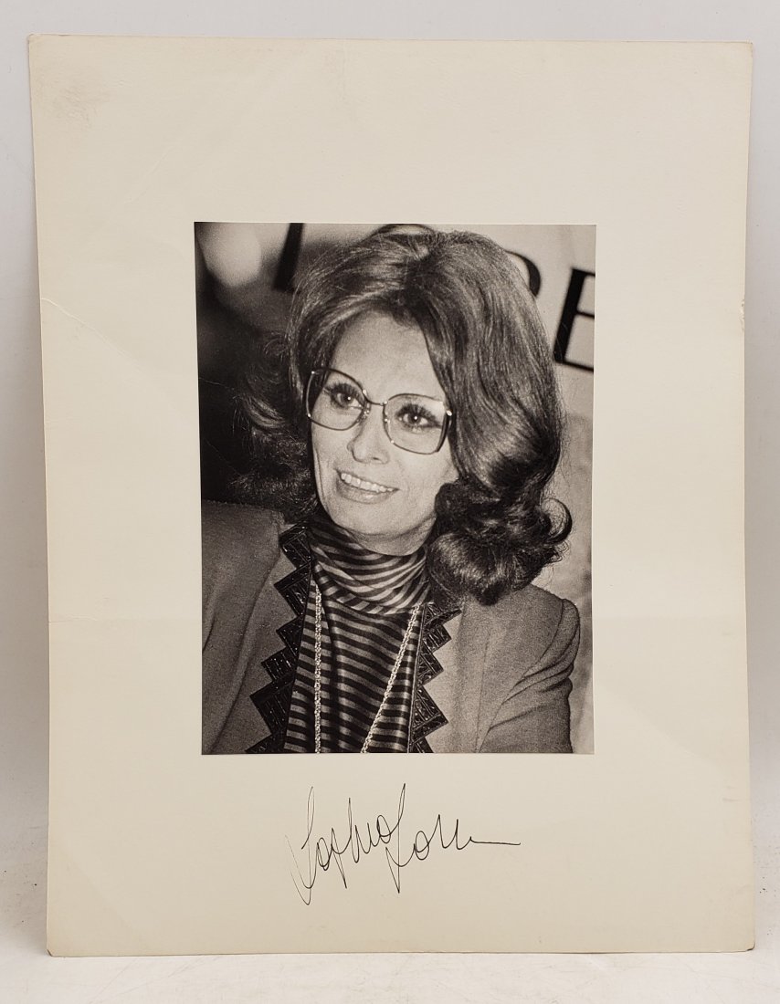Sophia Loren : Signed Photo Portrait: B/W photo of Sophia Loren by P.Rankin- Smith mounted on art paper /board and signed on the margin by Sophia Loren. The signature is authentic with provenance. Image size : 6.25 x 8.25 inches. Mount si