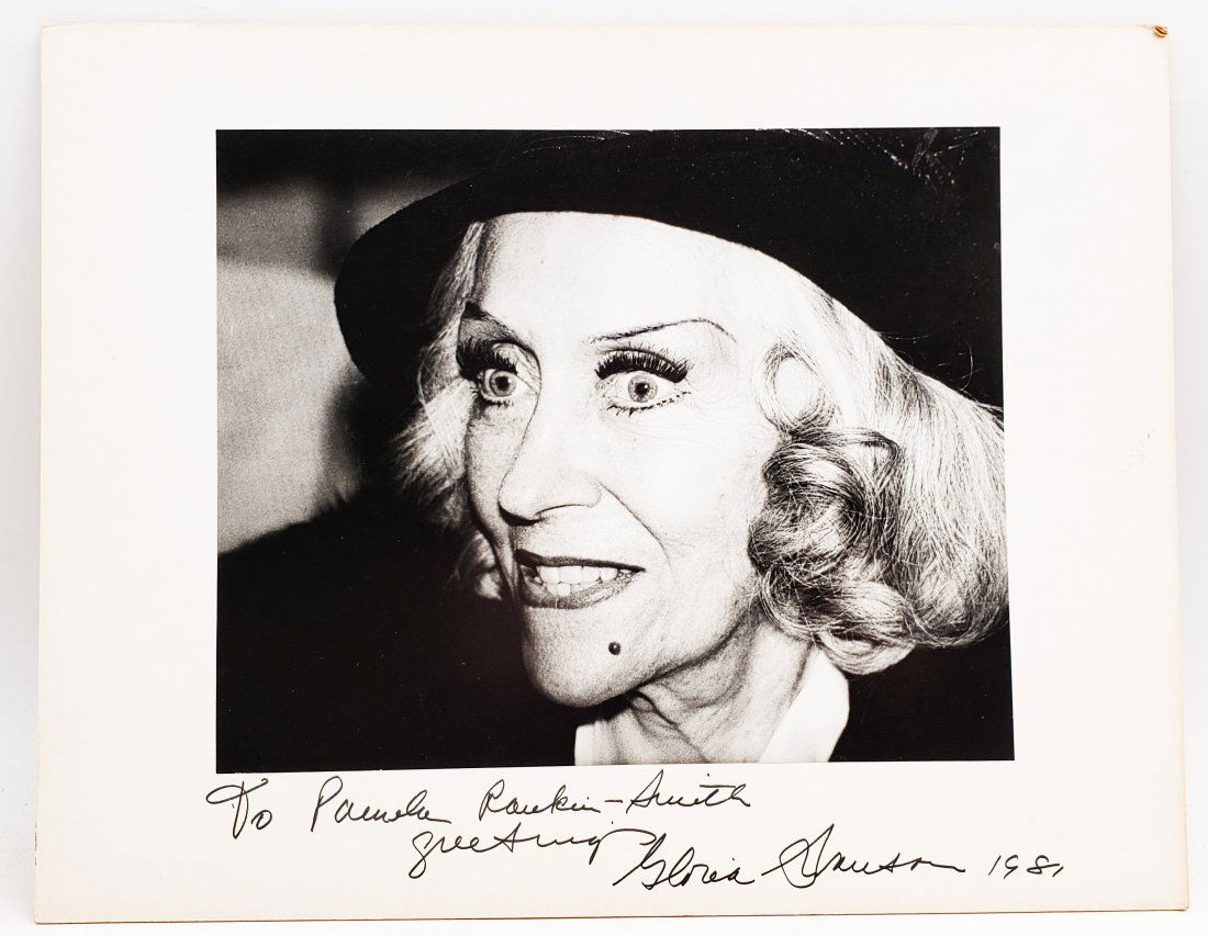 Gloria Swanson, 1981 : Signed Photo Portrait (1 of 3)