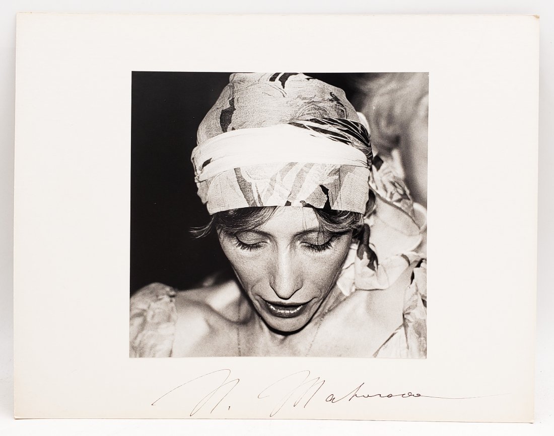 Natalia Romanovna Makarova : Signed Photo Portrait: B/W photo of Natalia Romanovna Makarova by P.Rankin- Smith mounted on art paper /board and signed on the margin by N. Makarova. The signature is authentic with provenance. Image size : 8 x 8 inches. M