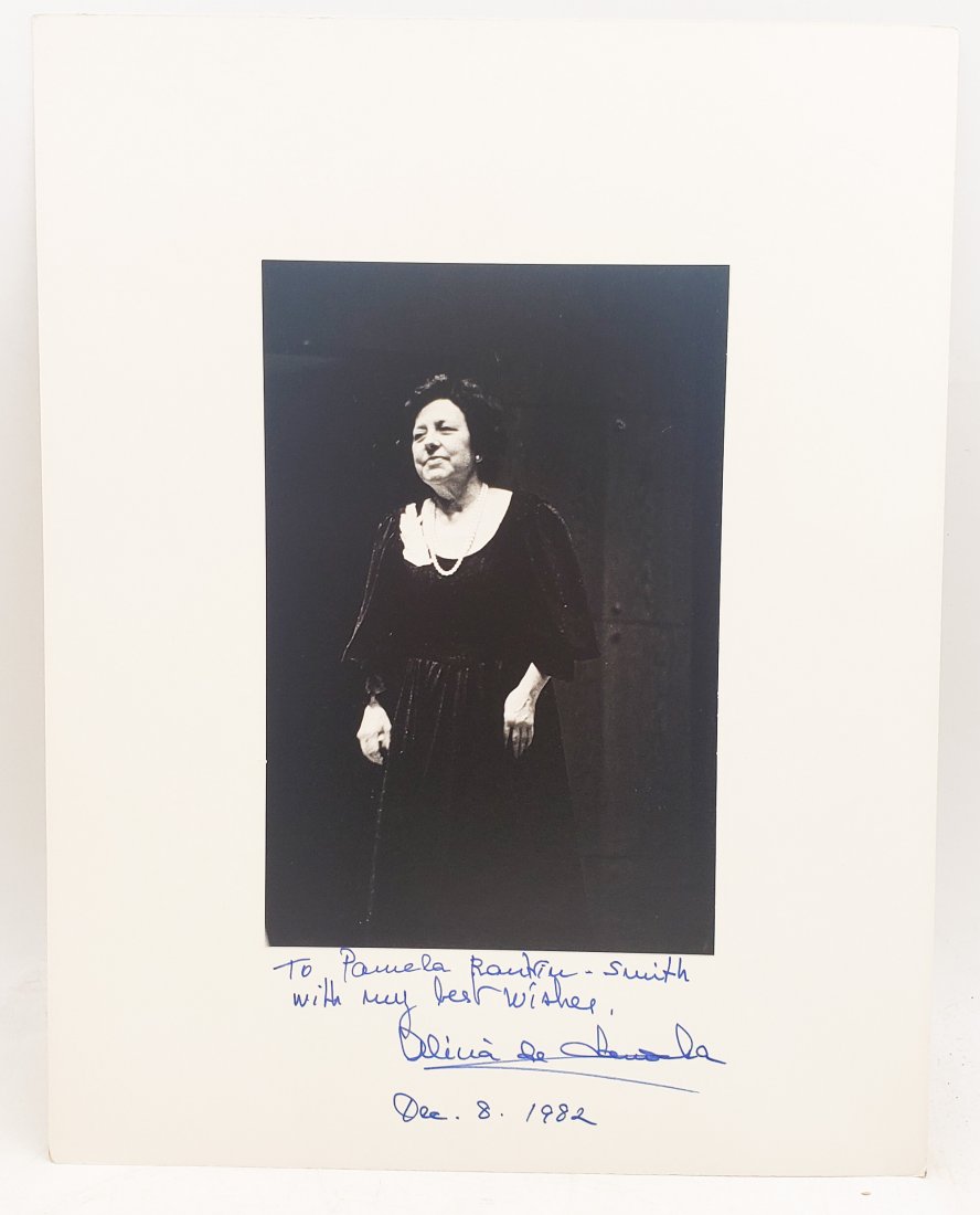 Alicia de Larrocha, 1982  : Signed Photo Portrait (1 of 2)