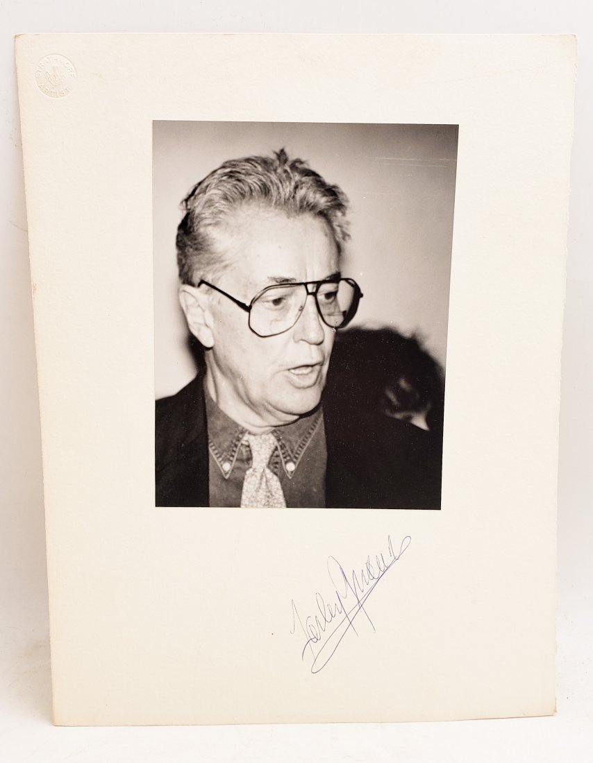 Farley Granger : Signed Photo Portrait: B/W photo of Farley Granger by P.Rankin- Smith mounted on art paper /board and signed on the margin by Farley Granger. The signature is authentic with provenance. Image size : 6.25 x 8 inches. Mount s