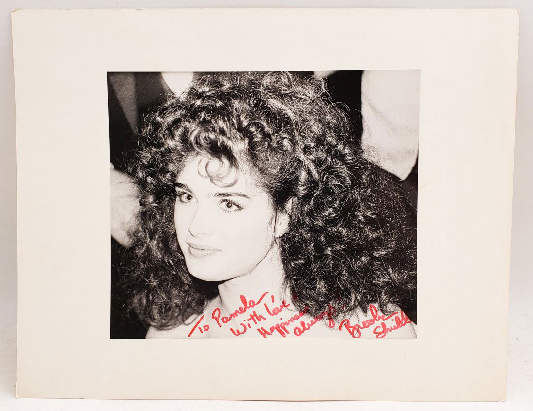 Brooke Shields : Signed Photo Portrait (1 of 3)