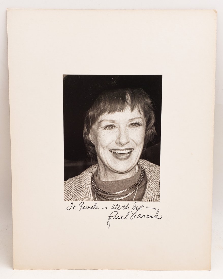 Ruth Warrick : Signed Photo Portrait: B/W photo of Ruth Warrick by P.Rankin- Smith mounted on art paper /board and signed on the margin by Ruth Warrick. The signature is authentic with provenance. Image size : 5.25 x 7 inches. Mount size: