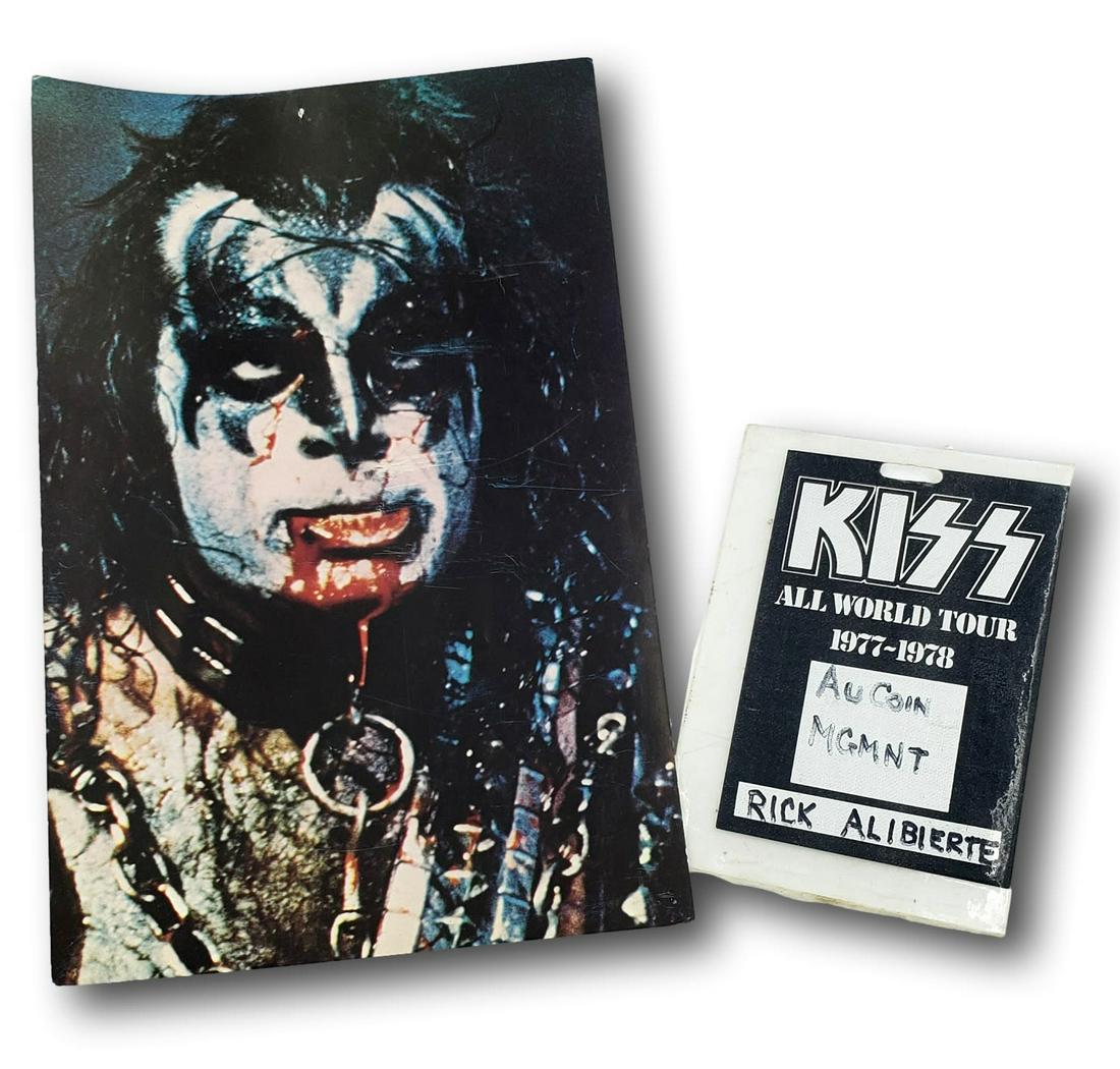 Gene Simmons Kiss Christmas Card and VIP Concert Pass (1 of 5)