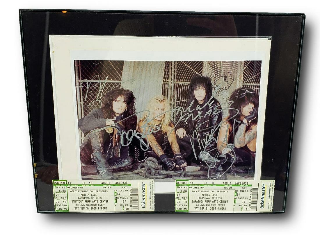 Motley Crew Signed Photo (1 of 4)