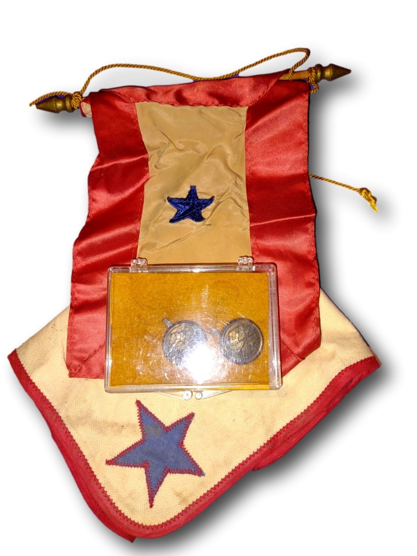 WW One Signal Corp Lapel Pins + Home Front Flag (1 of 8)
