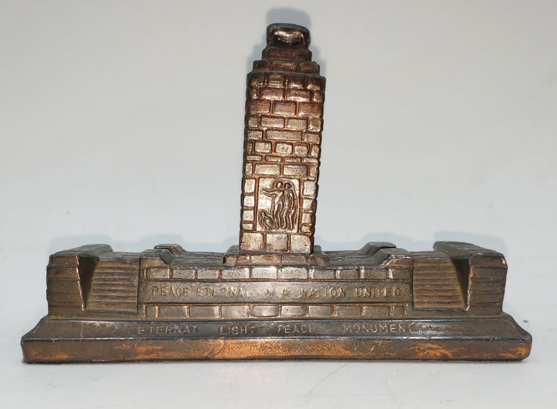 1930's Eternal Light Peace Memorial Gettysburg, PA Souvenir Building: 1930's Eternal Light Peace Memorial Gettysburg, PA Souvenir Building. Measures 4.5 inches by 3 inches by 1.5 inches. â€“ Provenance: CJ Collection â€“ Detail