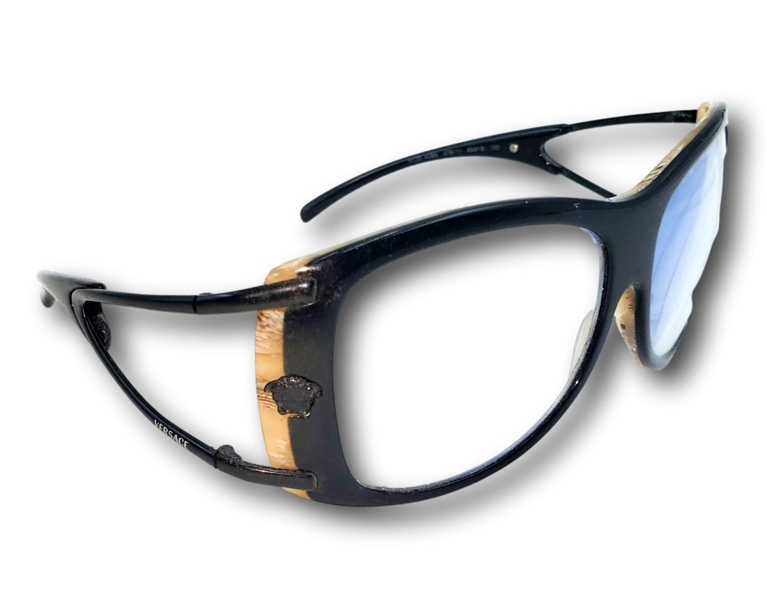 Vintage Gianni Versace Eyeglasses Mod 4086: Pre worn in very good condition with some light scuffing. This is model 4086 278/11 62 16 120. There is no case.