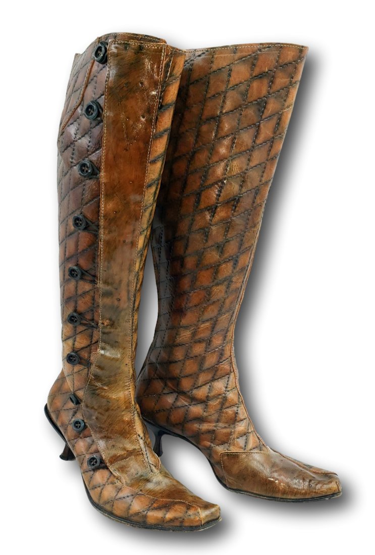 Cydwoq Handmade 16 Inch Tall Women's Boots Size 8: Presenting a pair of exquisitely crafted Cydwoq tall women's boots, a perfect blend of artisanal skill and contemporary design. These size 8 boots are a testament to the brand's reputation for produci
