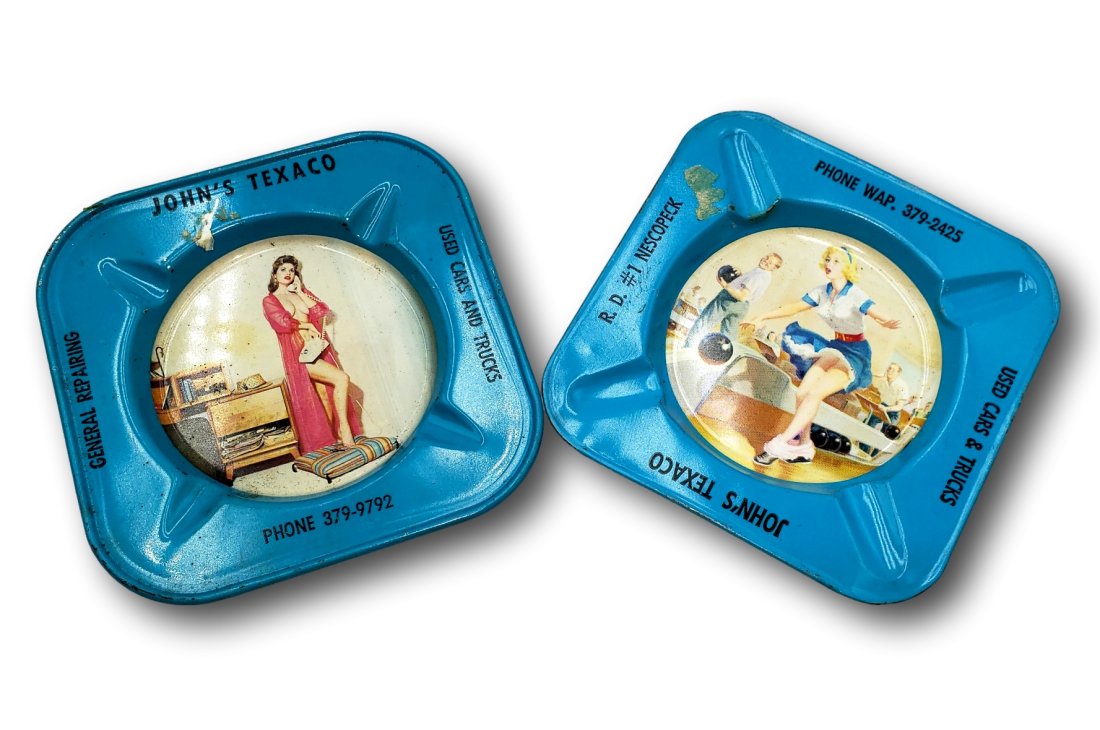 Pair of Vintage Texaco Pin-Up Promotional Ashtrays (1 of 2)