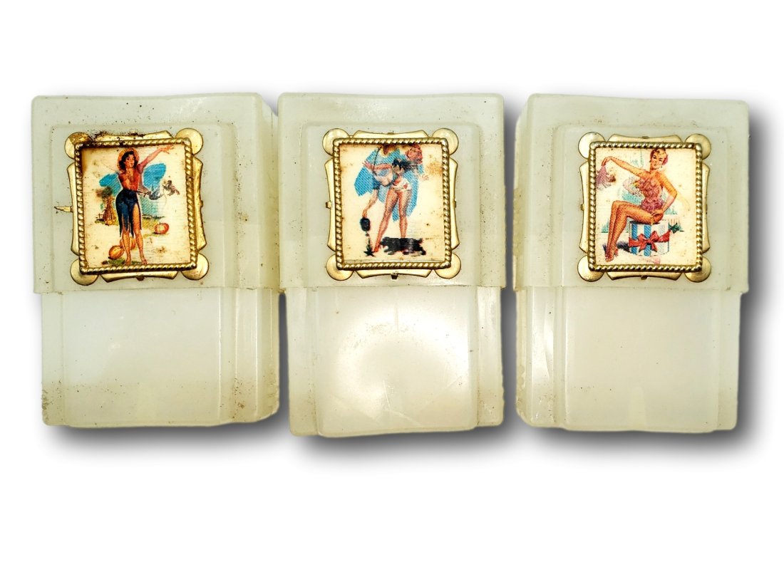 Lot of 3 Vintage Risqué Hologram Cigarette Cases (1 of 2)