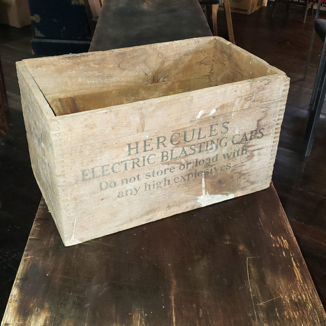 Vintage Hercules 500 6Ft. No. 6 Powder Co Blasting Caps Wood Crate Box (1 of 5)