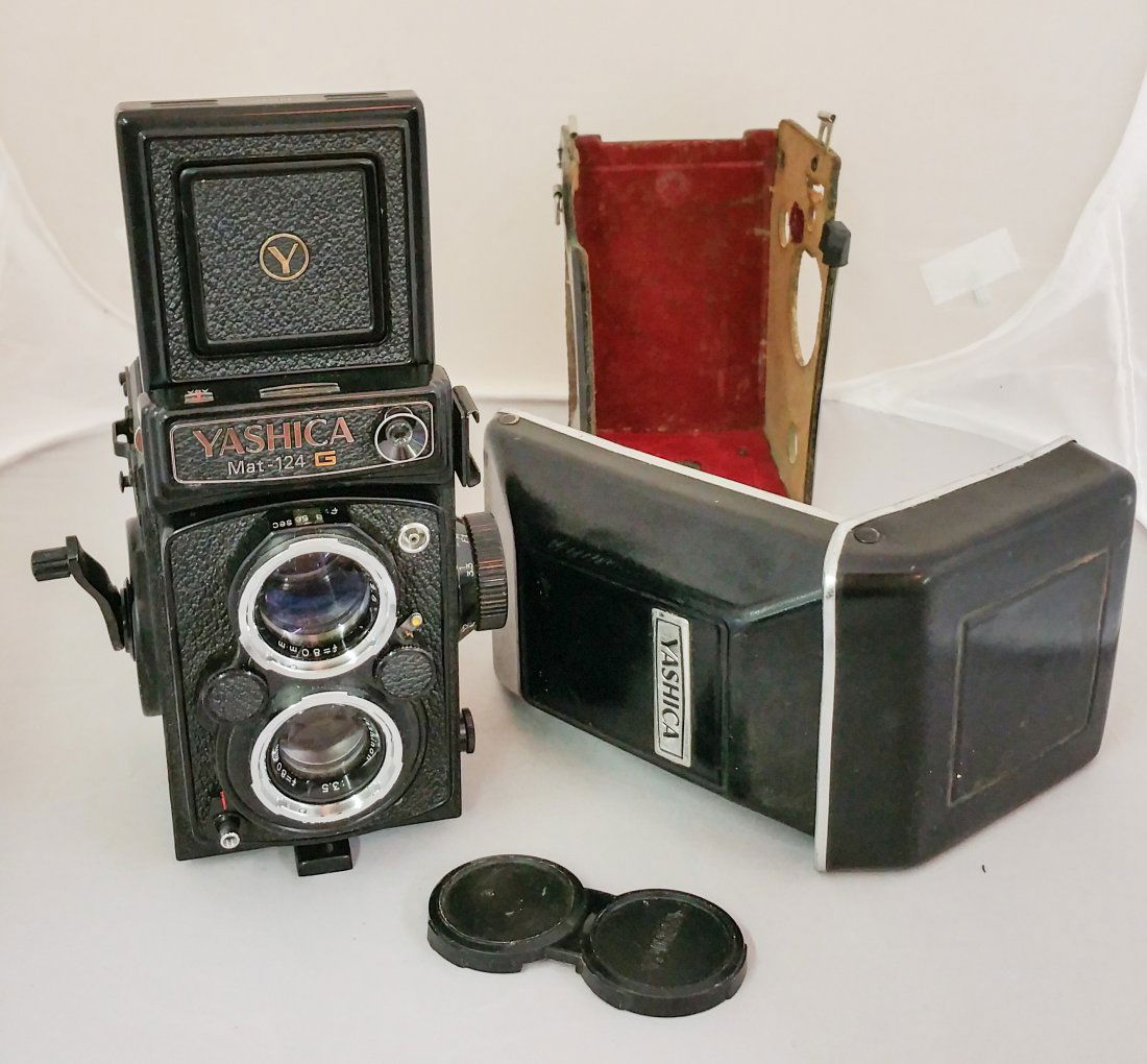 VINTAGE YASHICA MAT 124 G CAMERA (1 of 4)