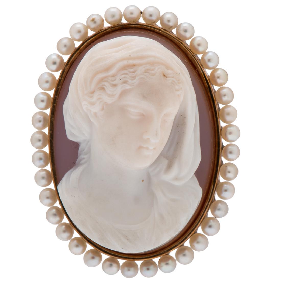 Cameo Pendant in 14 Karat Yellow Gold (1 of 3)