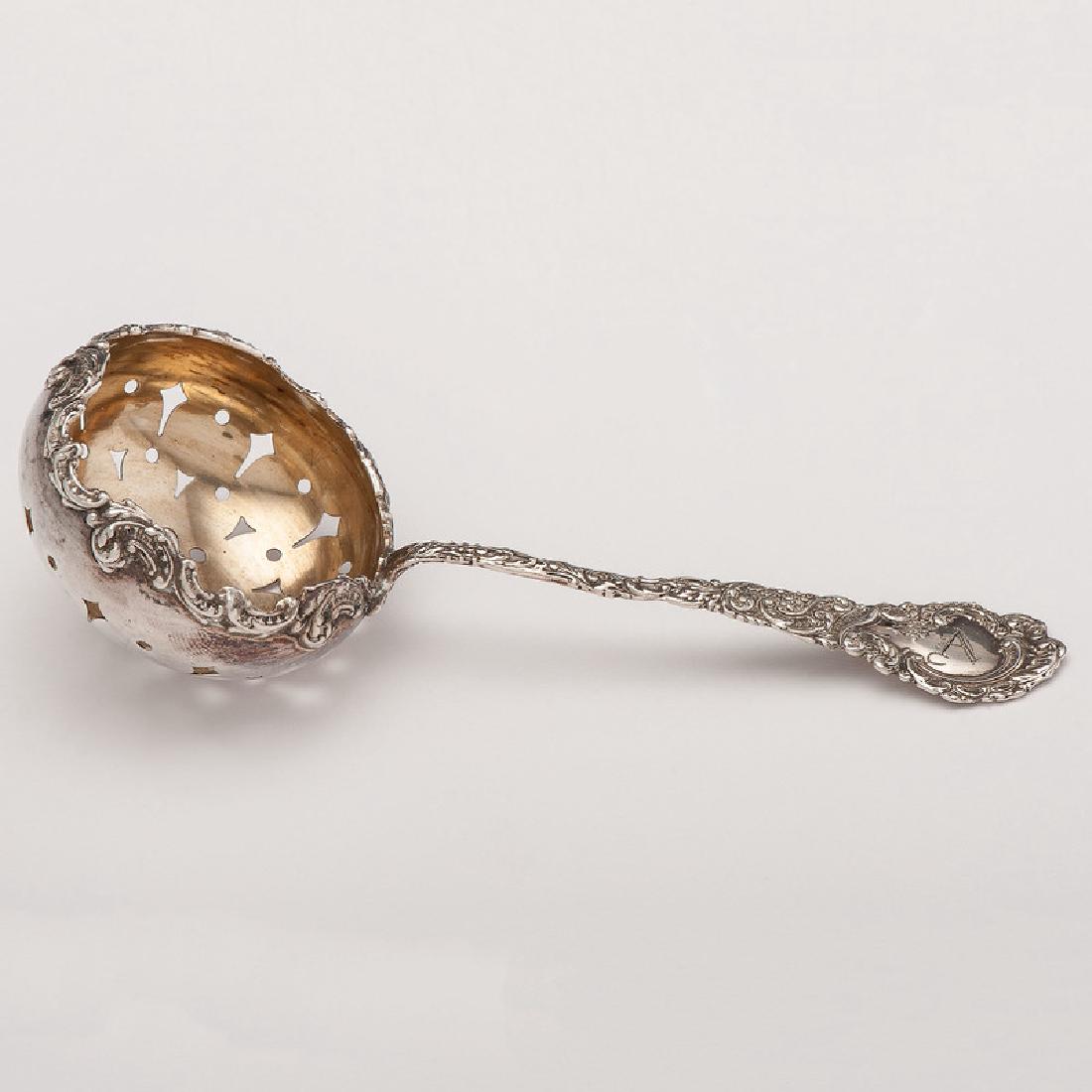 R. Wallace & Sons Tea Strainer, Louvre Pattern (1 of 4)