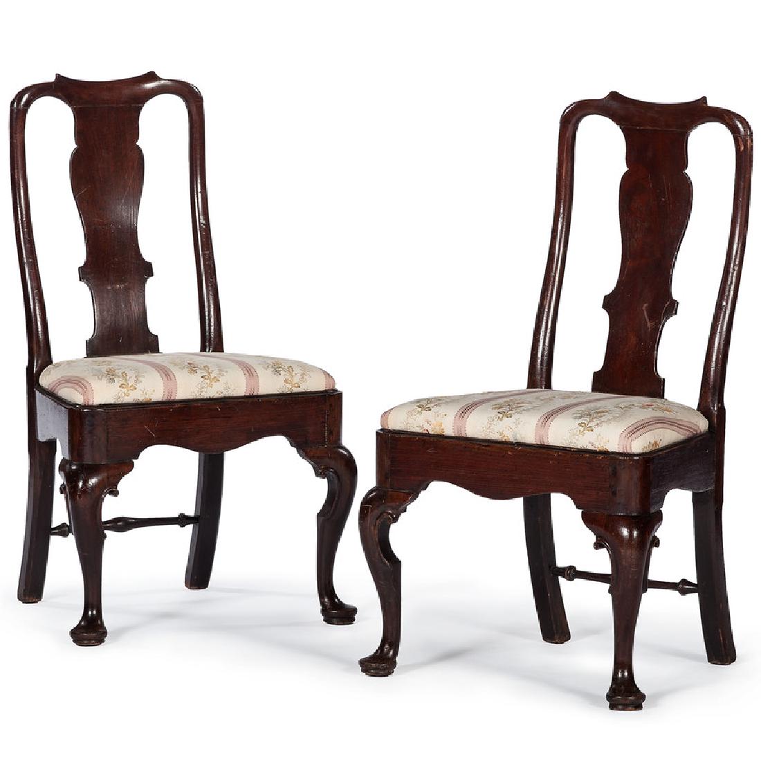 Queen Anne Mahogany Side Chairs: English, 18th century. A pair of Queen Anne chairs in mahogany of peg construction, each having a yoke crest and vasiform splat, upholstered slipper seat with conforming base, and rising on cabriole�