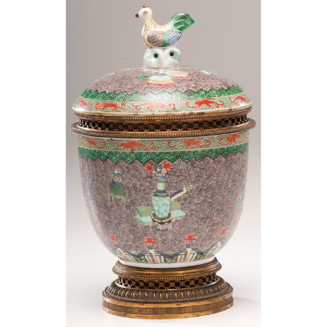 Wucai Jar with Trophies and Antiques (1 of 7)