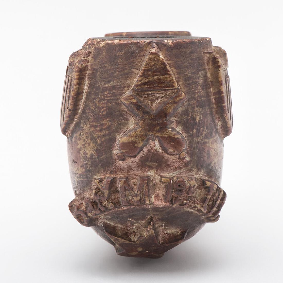 1st Illinois Battery Civil War Folk Art Carved Pipe: 1st Illinois Battery Civil War Folk Art Carved Pipe Carved soapstone pipe, approx. 2.5 in. tall. Decorated with two federal shields, crossed artillery cannons beneath a triangle, and a star with " Bat