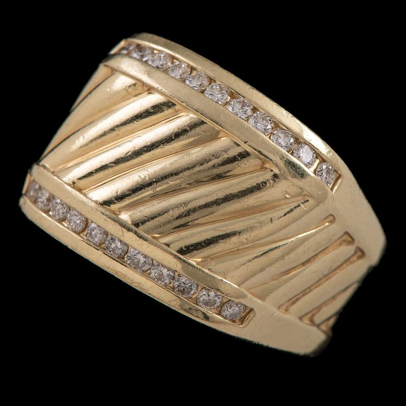 18k Gold Diamond Ring (1 of 1)