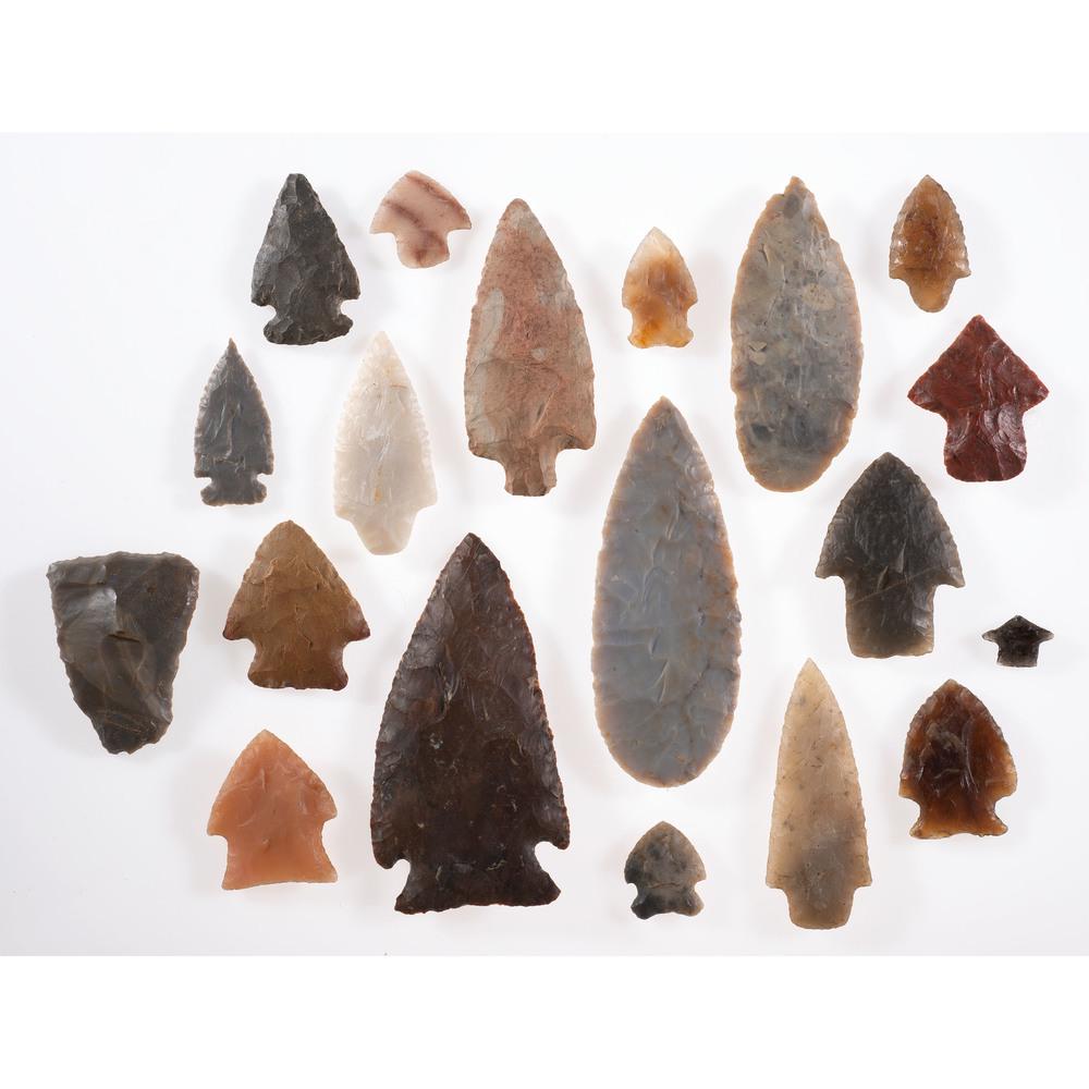 A Variety of Woodland Points, Longest 3-1/2 in.: Woodland Period, 800 B.C. - A.D. 1200 Tinline Farm, Thamesville, Kent County, Ontario, Canada [U70 / N30] Pike County, Arkansas [A660] lot of 19, longest 3-1/2 in. Collection History found by J. Tinli