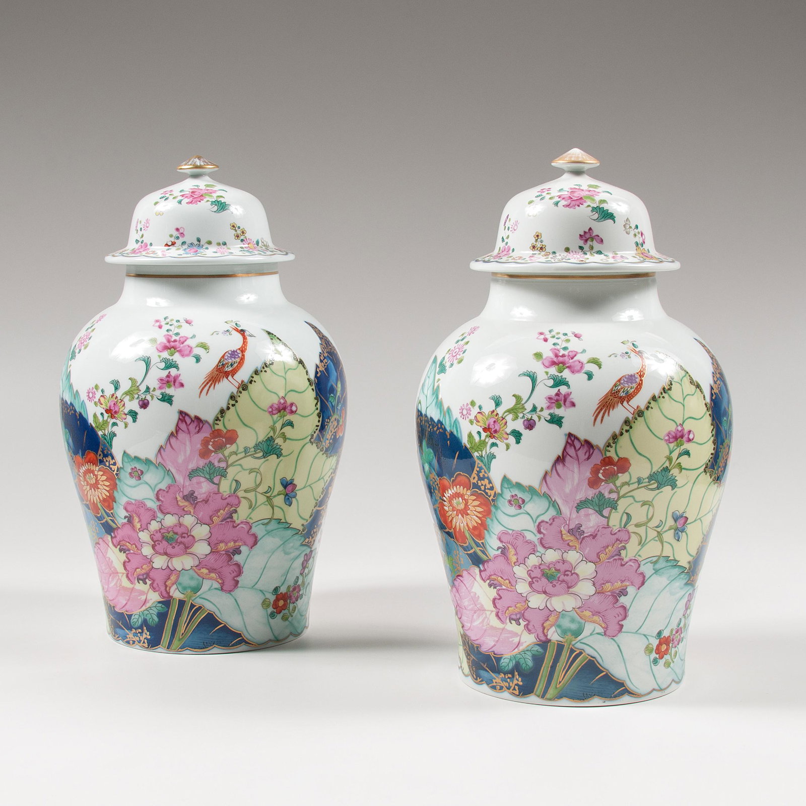 Pair Mottahedeh Ginger Jars, Tobacco Leaf: Pair Mottahedeh Ginger Jars, Tobacco Leaf American, late 20th century. A pair of porcelain lidded ginger jars by Mottahedeh in the Tobacco Leaf pattern, with maker's mark on underside; each ht. 16, di