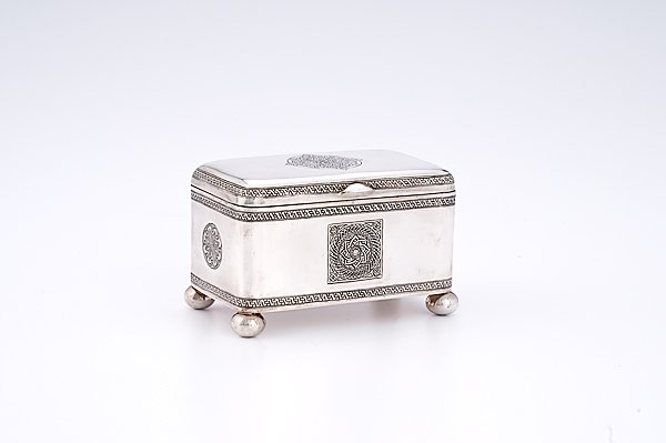 Judaica Etrog Hand Crafted Sterling Box : Judaica Etrog Hand Crafted Sterling Box, 20th century, Etrog box in hand-wrought sterling, footed form of .950 silver with tooled Judaica emblems, marked with contemporary hallmark by master Indonesia